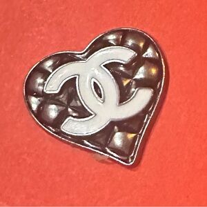 💜 Accessory Chanel Style Heart Charm add to any bag or cloths. Silver & White